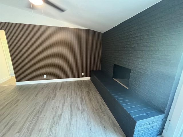 322 McClendon DR, Elgin, TX 78621