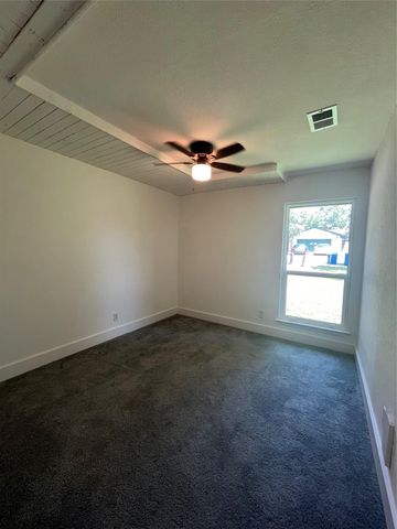 322 McClendon DR, Elgin, TX 78621