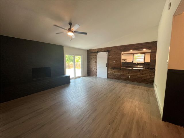 322 McClendon DR, Elgin, TX 78621