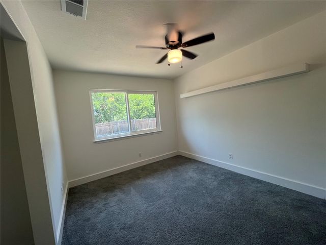 322 McClendon DR, Elgin, TX 78621