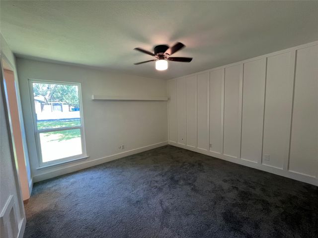 322 McClendon DR, Elgin, TX 78621