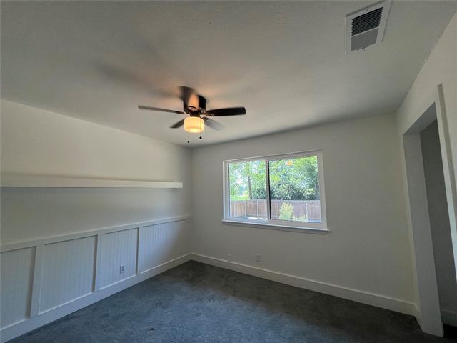 322 McClendon DR, Elgin, TX 78621