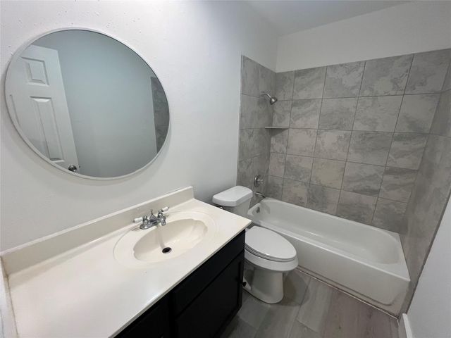 322 McClendon DR, Elgin, TX 78621