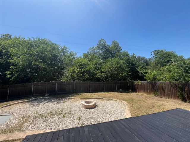322 McClendon DR, Elgin, TX 78621