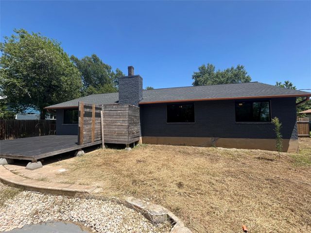 322 McClendon DR, Elgin, TX 78621