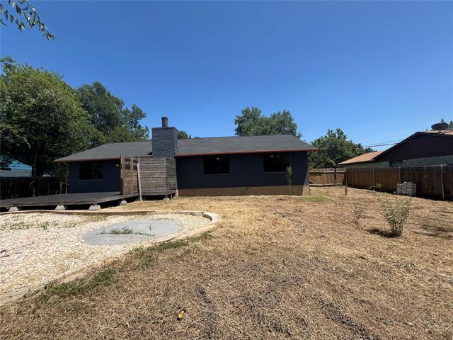 322 McClendon DR, Elgin, TX 78621