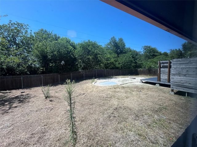 322 McClendon DR, Elgin, TX 78621