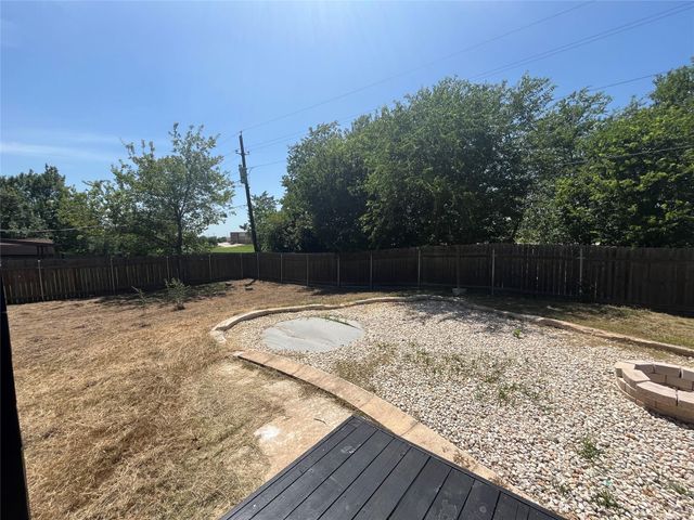 322 McClendon DR, Elgin, TX 78621