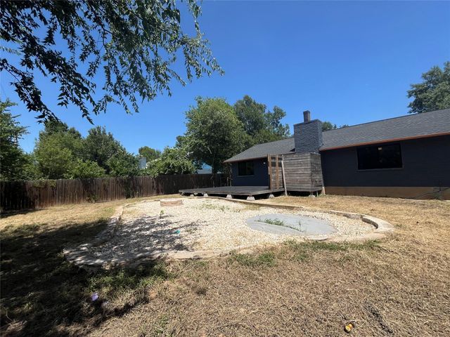 322 McClendon DR, Elgin, TX 78621