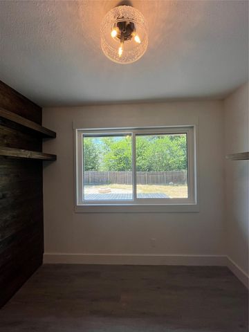 322 McClendon DR, Elgin, TX 78621