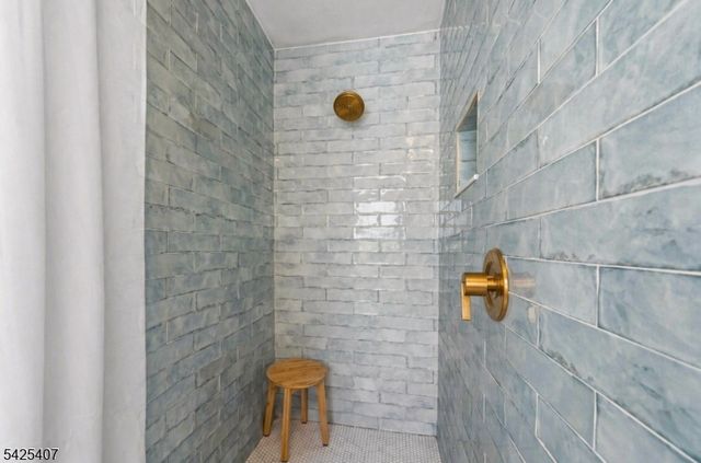 108 Beacon Hill Rd, Washington Twp., NJ 07830