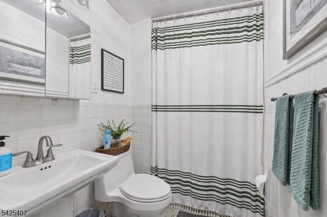 108 Beacon Hill Rd, Washington Twp., NJ 07830