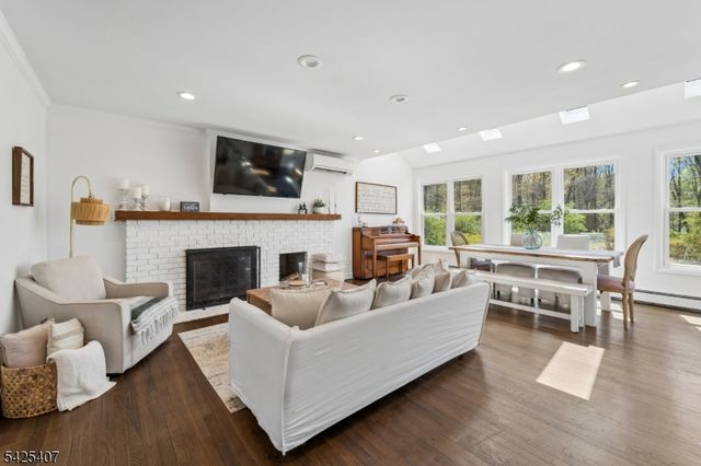 108 Beacon Hill Rd, Washington Twp., NJ 07830