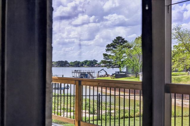245 Autumn Wood Trail, Gun Barrel City, TX 75156