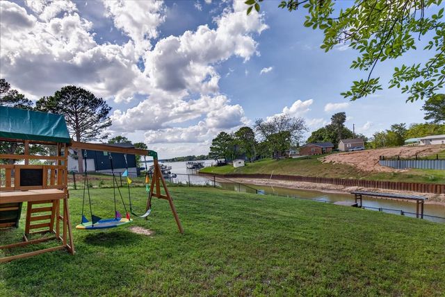245 Autumn Wood Trail, Gun Barrel City, TX 75156