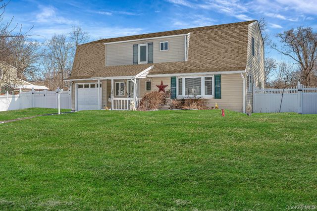 19 Osborne Avenue, Mount Sinai, NY 11766