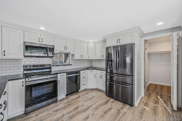 19 Osborne Avenue, Mount Sinai, NY 11766