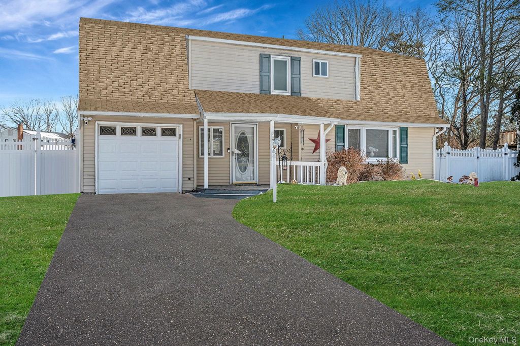 19 Osborne Avenue, Mount Sinai, NY 11766