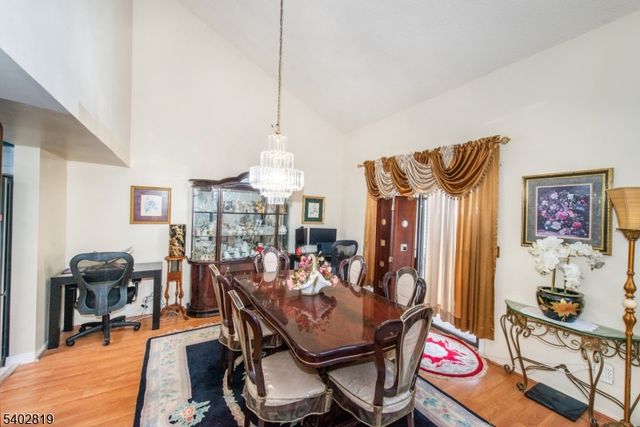 107 Nightingale Ct, Old Bridge Twp., NJ 08857