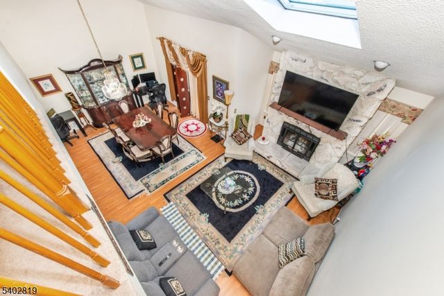 107 Nightingale Ct, Old Bridge Twp., NJ 08857