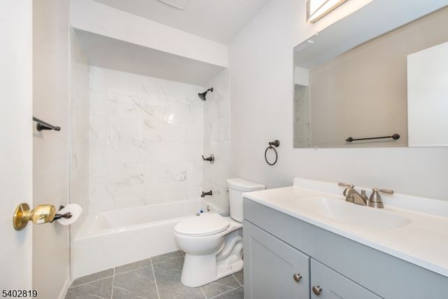 107 Nightingale Ct, Old Bridge Twp., NJ 08857