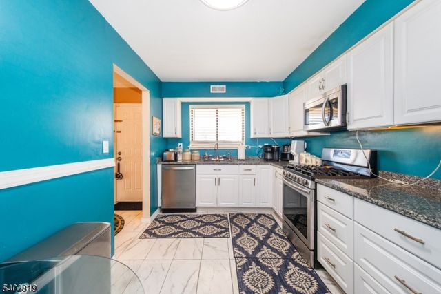 107 Nightingale Ct, Old Bridge Twp., NJ 08857