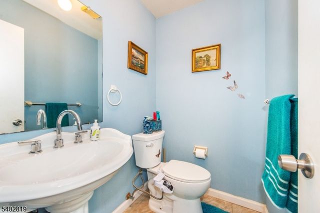 107 Nightingale Ct, Old Bridge Twp., NJ 08857