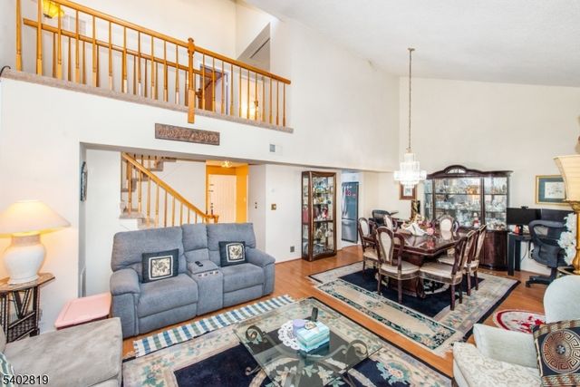 107 Nightingale Ct, Old Bridge Twp., NJ 08857