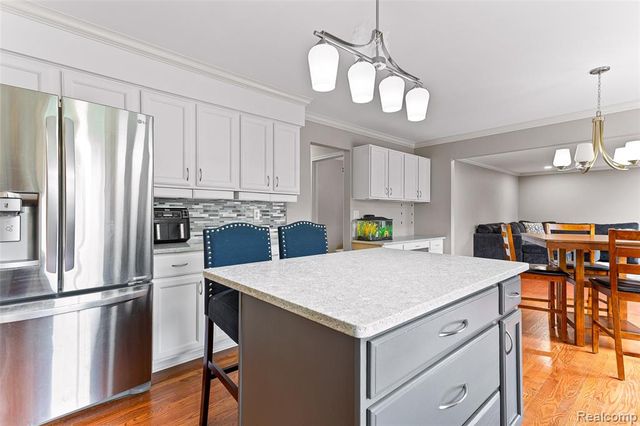 2328 Chestnut Circle, Lake Orion, MI 48360