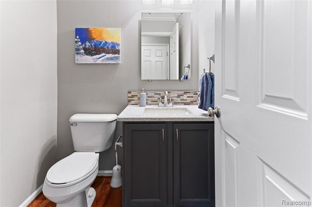 2328 Chestnut Circle, Lake Orion, MI 48360