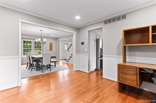 2328 Chestnut Circle, Lake Orion, MI 48360