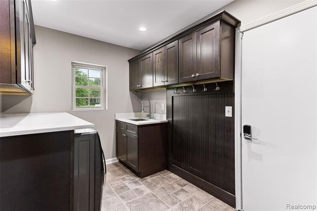 2328 Chestnut Circle, Lake Orion, MI 48360