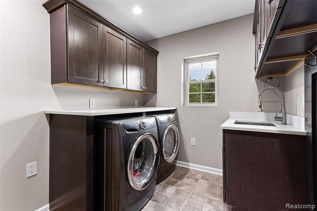 2328 Chestnut Circle, Lake Orion, MI 48360