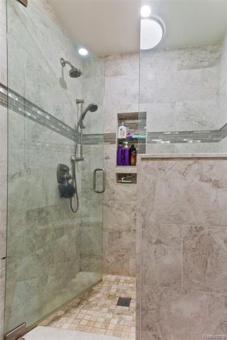 2328 Chestnut Circle, Lake Orion, MI 48360