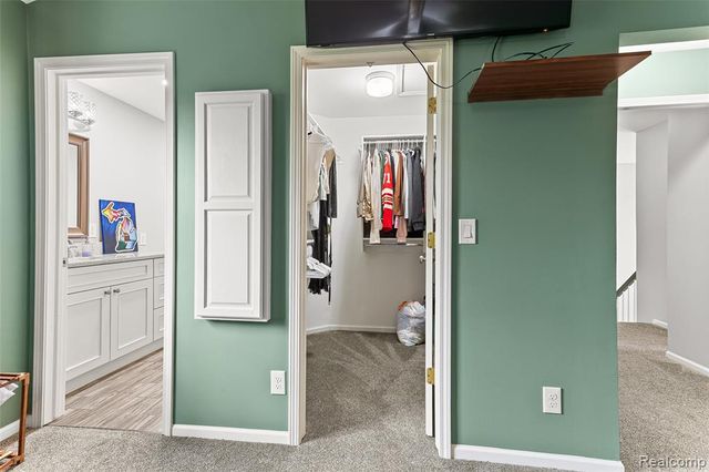 2328 Chestnut Circle, Lake Orion, MI 48360