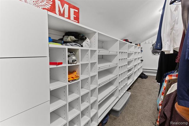 2328 Chestnut Circle, Lake Orion, MI 48360