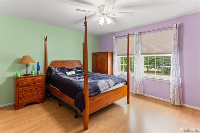 2328 Chestnut Circle, Lake Orion, MI 48360