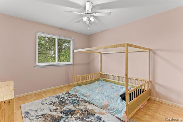 2328 Chestnut Circle, Lake Orion, MI 48360