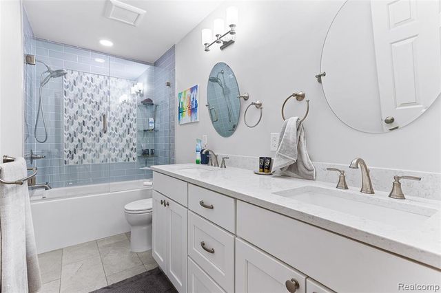 2328 Chestnut Circle, Lake Orion, MI 48360