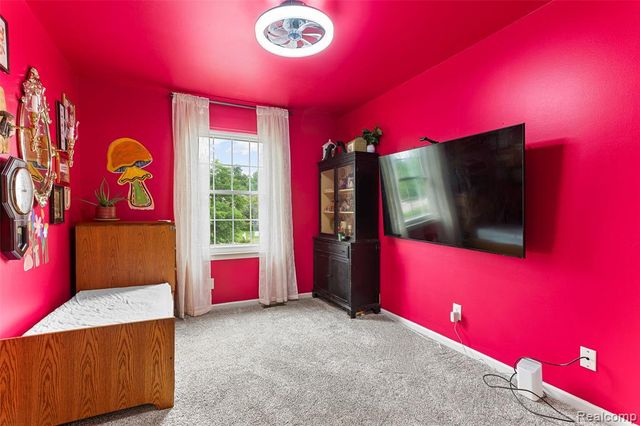 2328 Chestnut Circle, Lake Orion, MI 48360