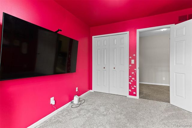 2328 Chestnut Circle, Lake Orion, MI 48360