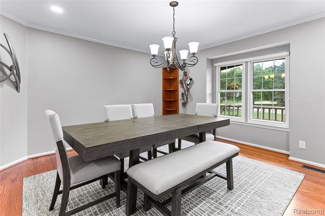 2328 Chestnut Circle, Lake Orion, MI 48360