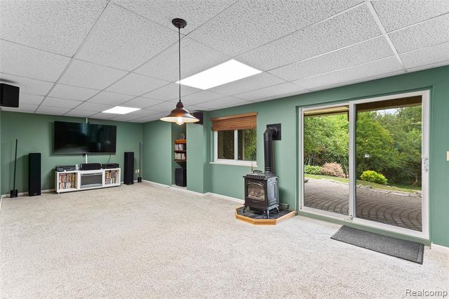2328 Chestnut Circle, Lake Orion, MI 48360