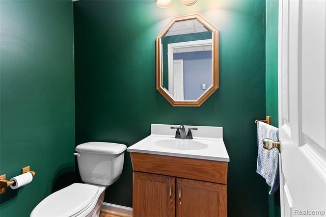 2328 Chestnut Circle, Lake Orion, MI 48360