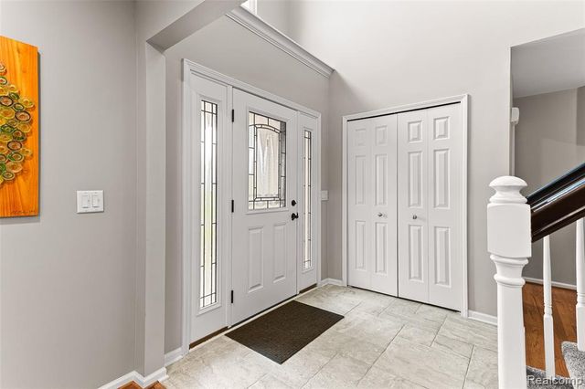 2328 Chestnut Circle, Lake Orion, MI 48360