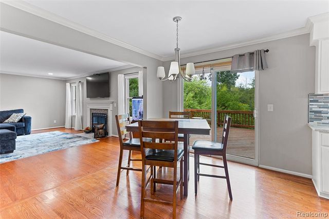 2328 Chestnut Circle, Lake Orion, MI 48360