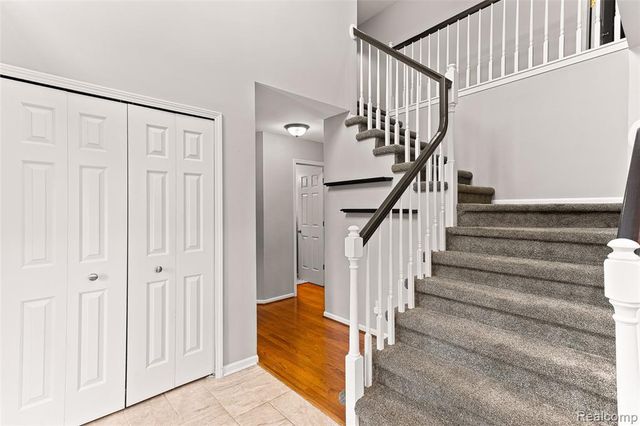 2328 Chestnut Circle, Lake Orion, MI 48360