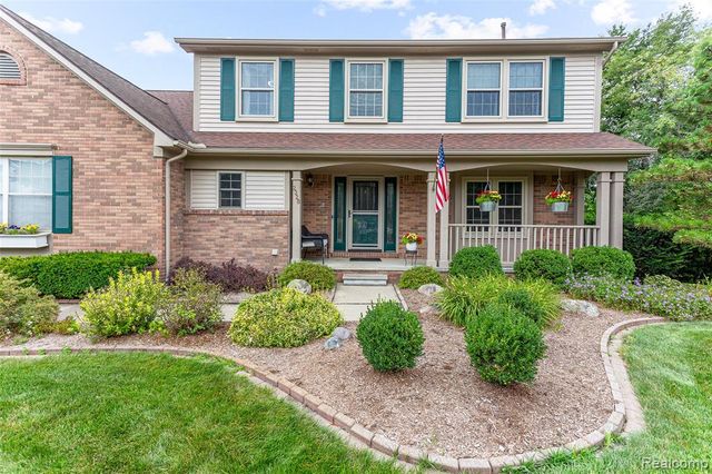 2328 Chestnut Circle, Lake Orion, MI 48360