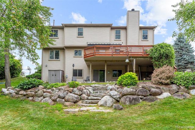 2328 Chestnut Circle, Lake Orion, MI 48360