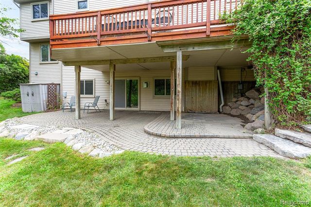 2328 Chestnut Circle, Lake Orion, MI 48360